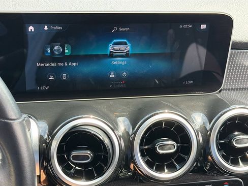 Used 2021 Mercedes-Benz GLB 250 4MATIC image 12