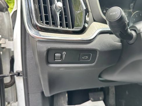 Used 2022 Volvo S60 B5 Inscription w/ Advanced Package FWD image 21