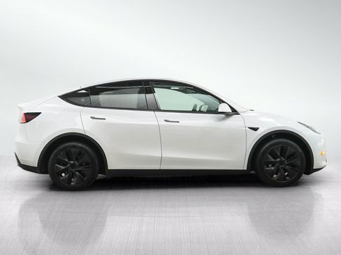 Used 2024 Tesla Model Y Long Range AWD/4WD image 6