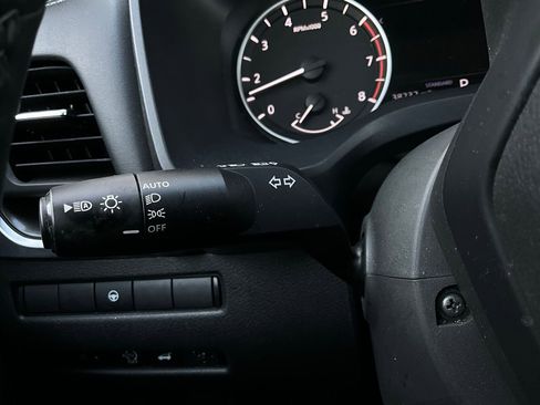 Used 2025 Nissan Rogue SV image 35