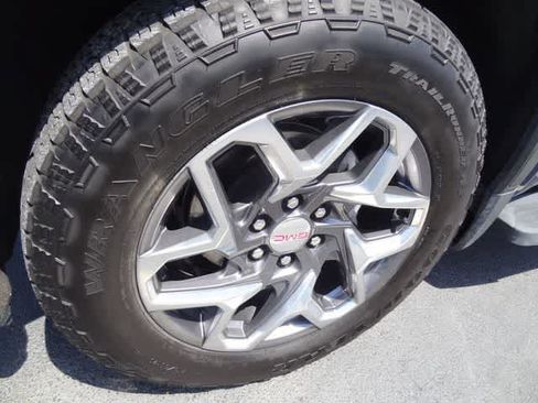 Used 2022 GMC Sierra 1500 SLT AWD/4WD image 18
