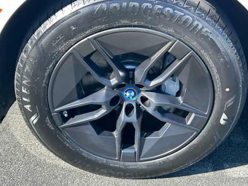 Used 2024 BMW iX xDrive50 w/ Premium Package AWD/4WD image 9