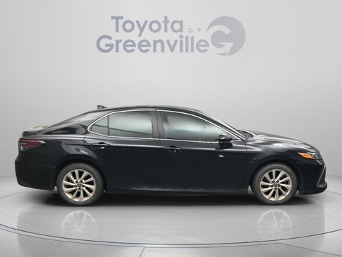 Used 2022 Toyota Camry LE image 17