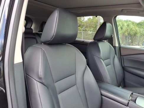 Used 2023 Nissan Rogue SV w/ SV Premium B Package FWD image 12