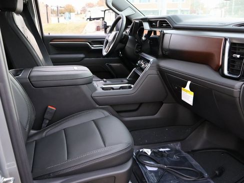 New 2026 GMC Sierra 3500 Denali w/ Denali Reserve Package image 7