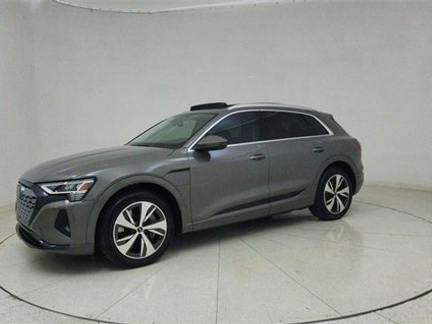 Used 2024 Audi Q8 e-tron Premium image 67