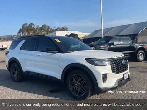 Used 2025 Ford Explorer ST RWD image 3