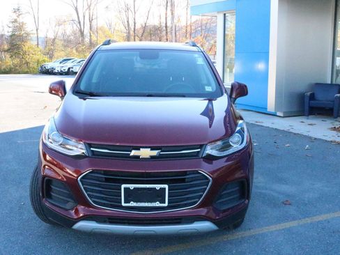 Certified 2022 Chevrolet Trax LT w/ Driver Confidence Package image 3