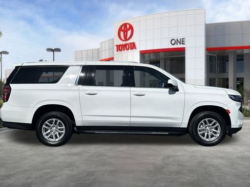 Used 2023 Chevrolet Suburban LT AWD/4WD image 3