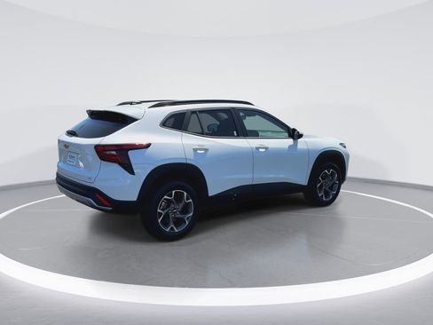 New 2026 Chevrolet Trax LT w/ Driver Confidence Package FWD image 8