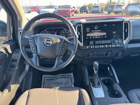 Used 2025 Nissan Frontier SV image 12