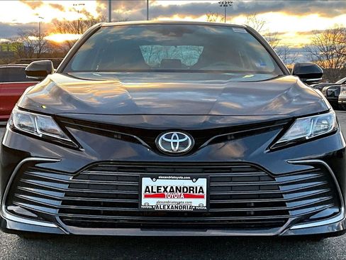 Used 2023 Toyota Camry LE image 3