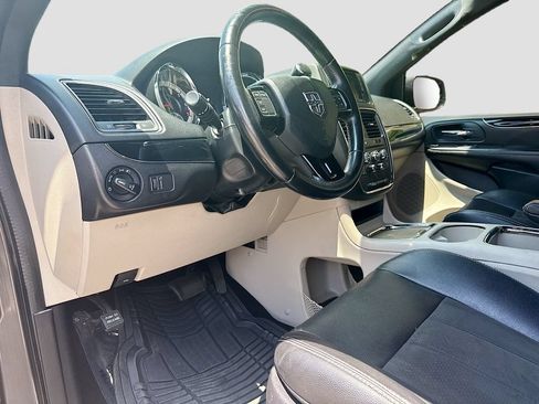 Used 2020 Dodge Grand Caravan SXT FWD image 10
