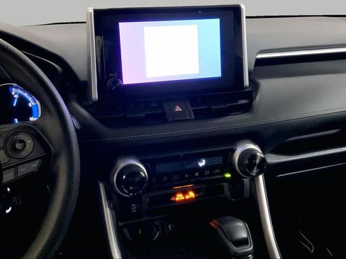 Certified 2025 Toyota RAV4 LE AWD/4WD image 6
