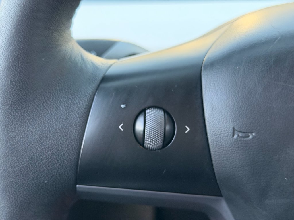 Used 2023 Tesla Model Y AWD image 21