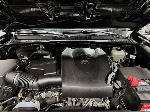 Used 2017 Toyota Tacoma TRD Off-Road w/ Premium & Technology Package image 27