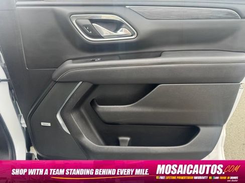 Used 2023 GMC Yukon XL SLT w/ SLT Luxury Package AWD/4WD image 9