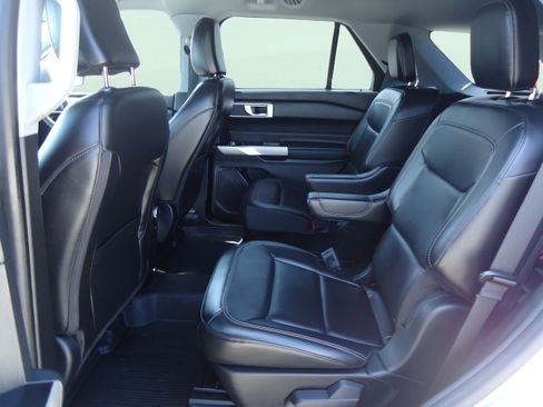 Used 2023 Ford Explorer XLT w/ Equipment Group 202A AWD/4WD image 28