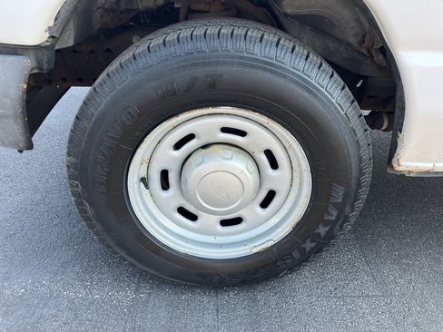 Used 2005 Ford E-150 and Econoline 150 RWD image 11