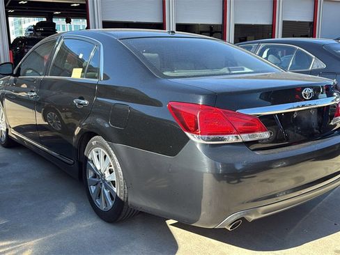 Used 2011 Toyota Avalon Limited image 4