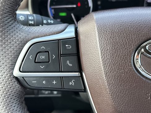 Used 2023 Toyota Sienna Platinum image 26