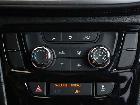 Used 2021 Buick Encore Preferred FWD image 37