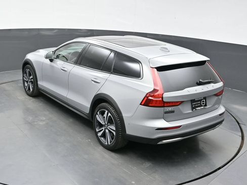 Used 2025 Volvo V60 B5 Cross Country Plus AWD/4WD image 30