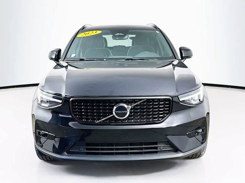 Used 2023 Volvo XC40 B5 Plus image 6