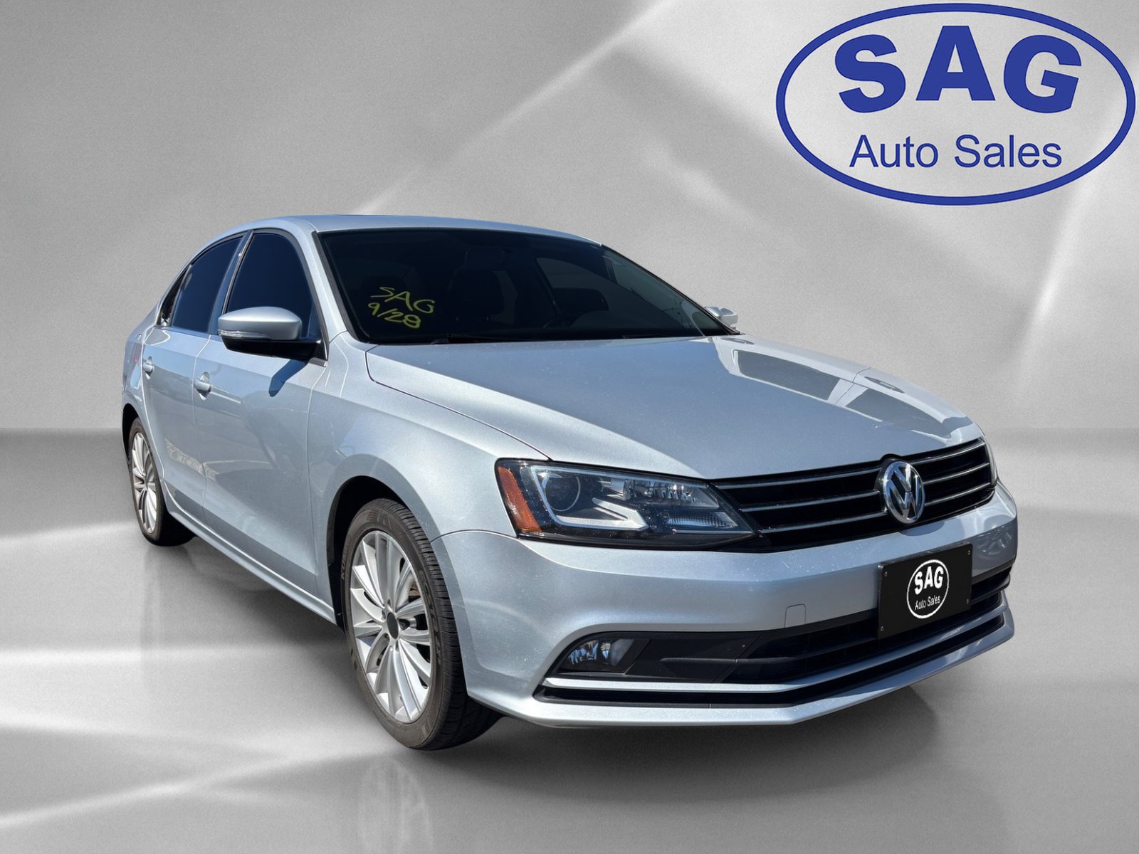 Used 2015 Volkswagen Jetta SE FWD image 2