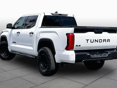 Used 2022 Toyota Tundra SR5 w/ SR5 Convenience Package AWD/4WD image 11
