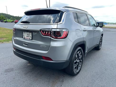 Used 2022 Jeep Compass Latitude w/ Sun and Sound Group FWD image 5
