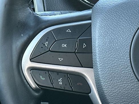 Used 2021 Jeep Grand Cherokee Laredo X image 10