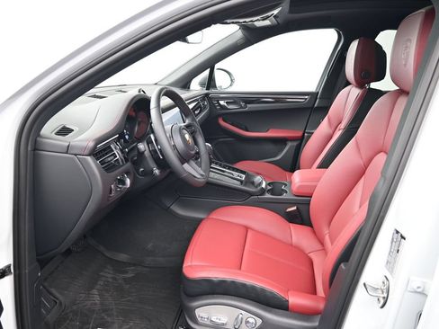 Certified 2026 Porsche Macan Turbo AWD/4WD image 4
