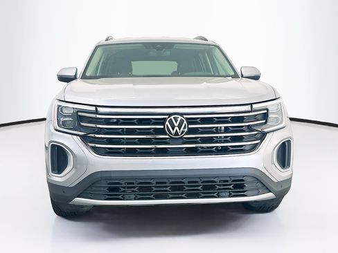 Used 2025 Volkswagen Atlas SE AWD/4WD image 2