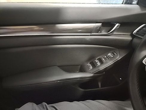 Used 2018 Honda Accord Sport image 2