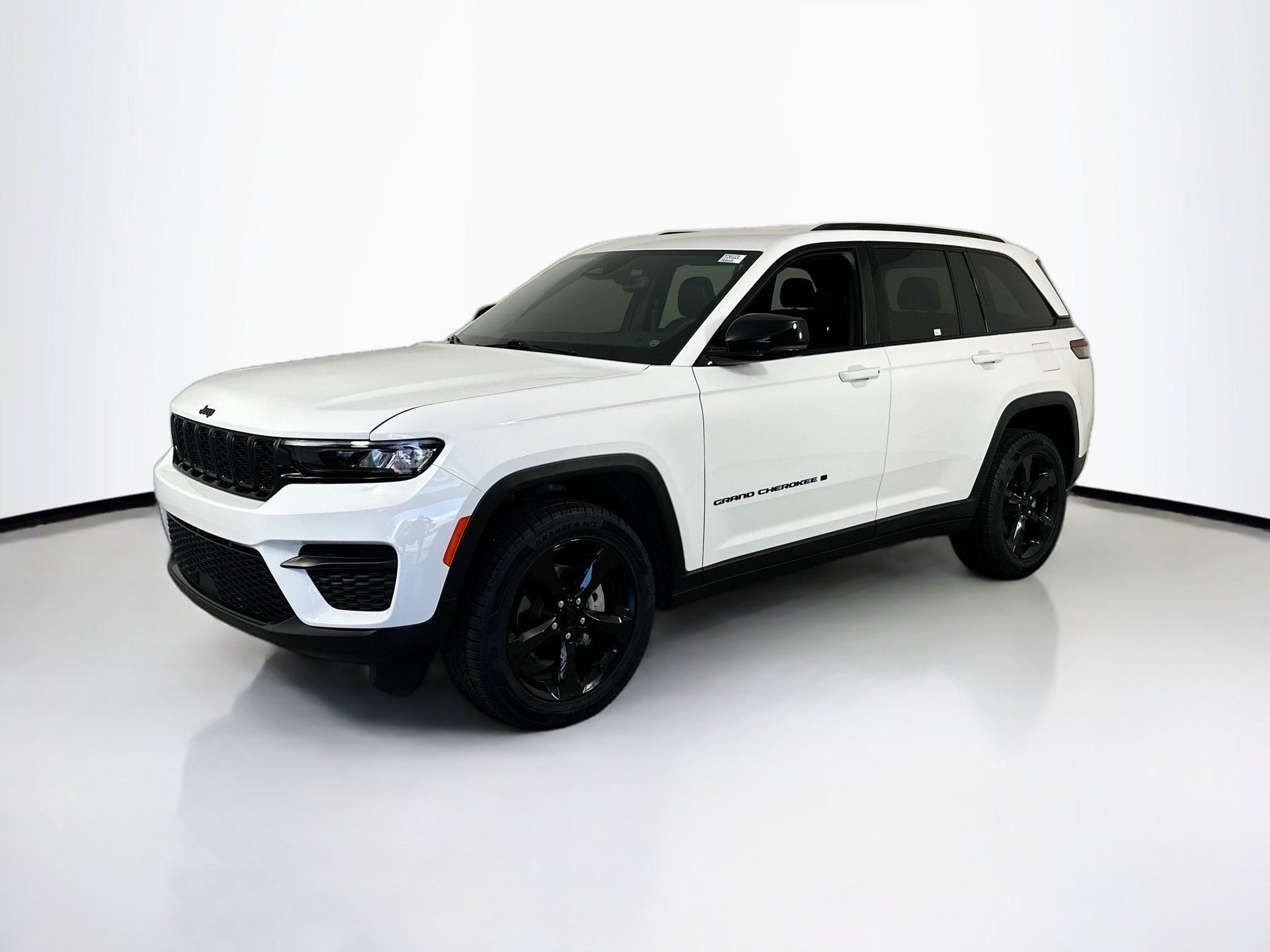 Used 2023 Jeep Grand Cherokee Altitude AWD/4WD image 1