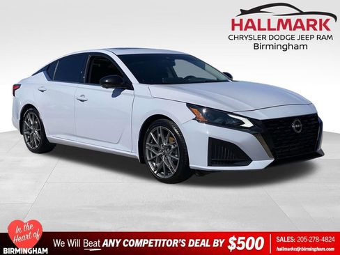 Used 2024 Nissan Altima 2.0 SR image 1