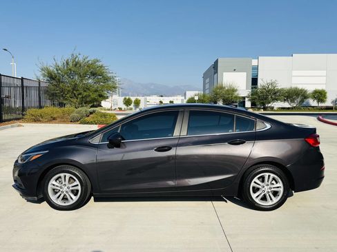 Used 2017 Chevrolet Cruze LT image 7