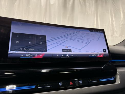 Used 2025 BMW 530i xDrive w/ Premium Package image 8