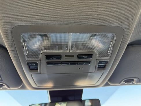Used 2019 Toyota Highlander XLE AWD/4WD image 27