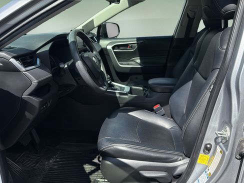 Used 2022 Toyota RAV4 LE AWD/4WD image 11