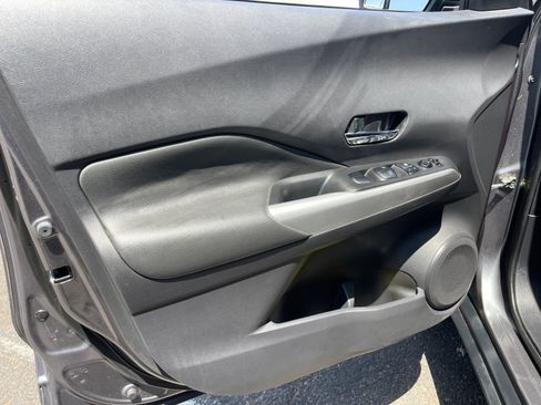 Used 2020 Nissan Kicks SR FWD image 13
