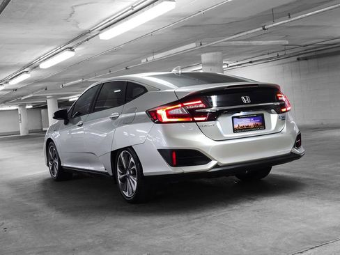 Certified 2018 Honda Clarity Touring image 5