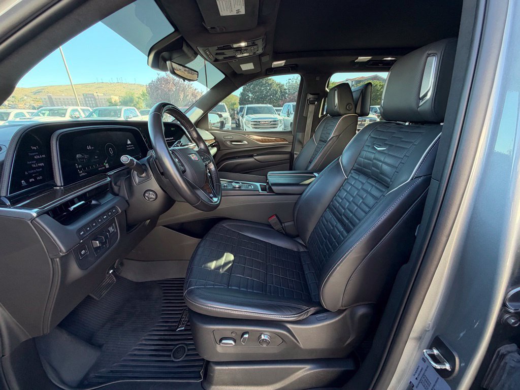 Used 2023 Cadillac Escalade ESV Sport Platinum w/ Heavy-Duty Trailer Package AWD/4WD image 10