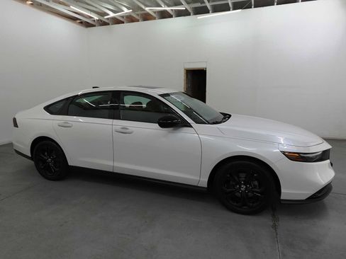 Certified 2025 Honda Accord SE image 4