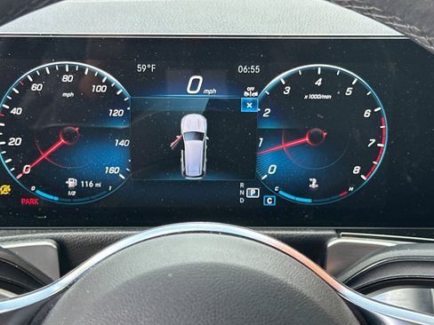 Used 2023 Mercedes-Benz GLB 250 4MATIC image 38