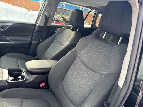 Used 2021 Toyota RAV4 XLE image 10