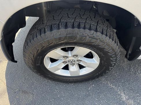 Used 2018 RAM 1500 Classic SLT AWD/4WD image 2