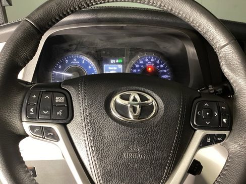 Used 2018 Toyota Sienna AWD image 20