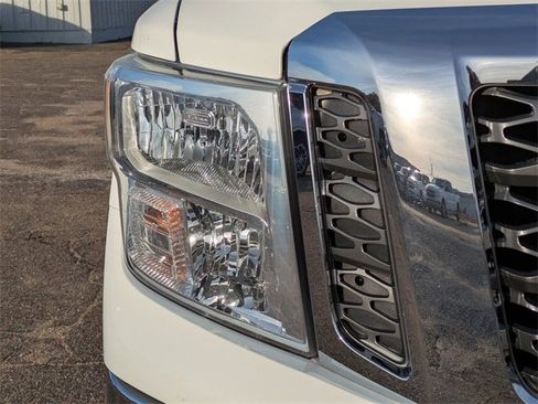 Used 2018 Nissan Titan SV w/ SV Convenience Package image 10